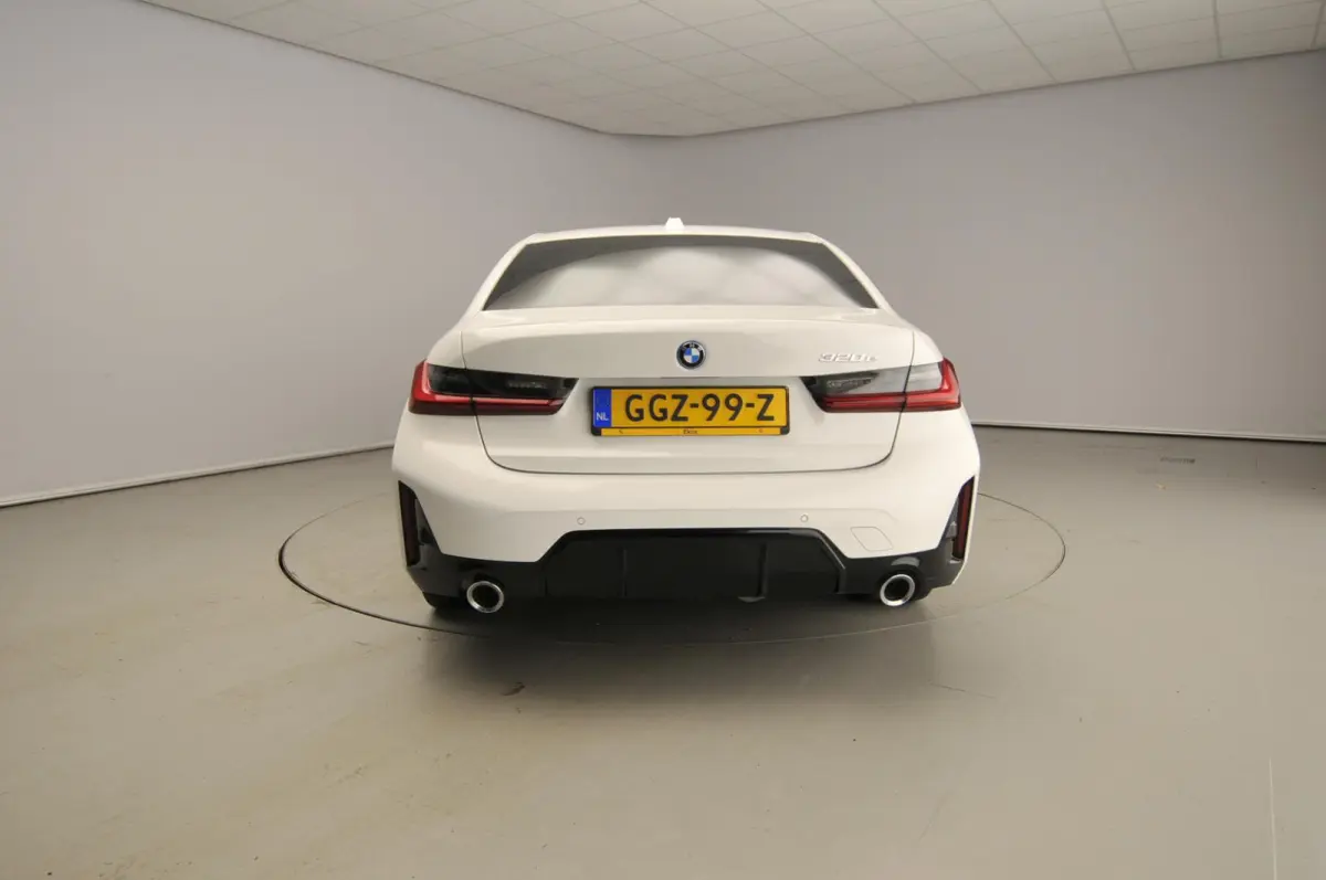 320e | M-Sportpakket | LED | Navigatie | SOH 96% | Trekhaak | Stoelverwarming | DAB | Alu 18 inch