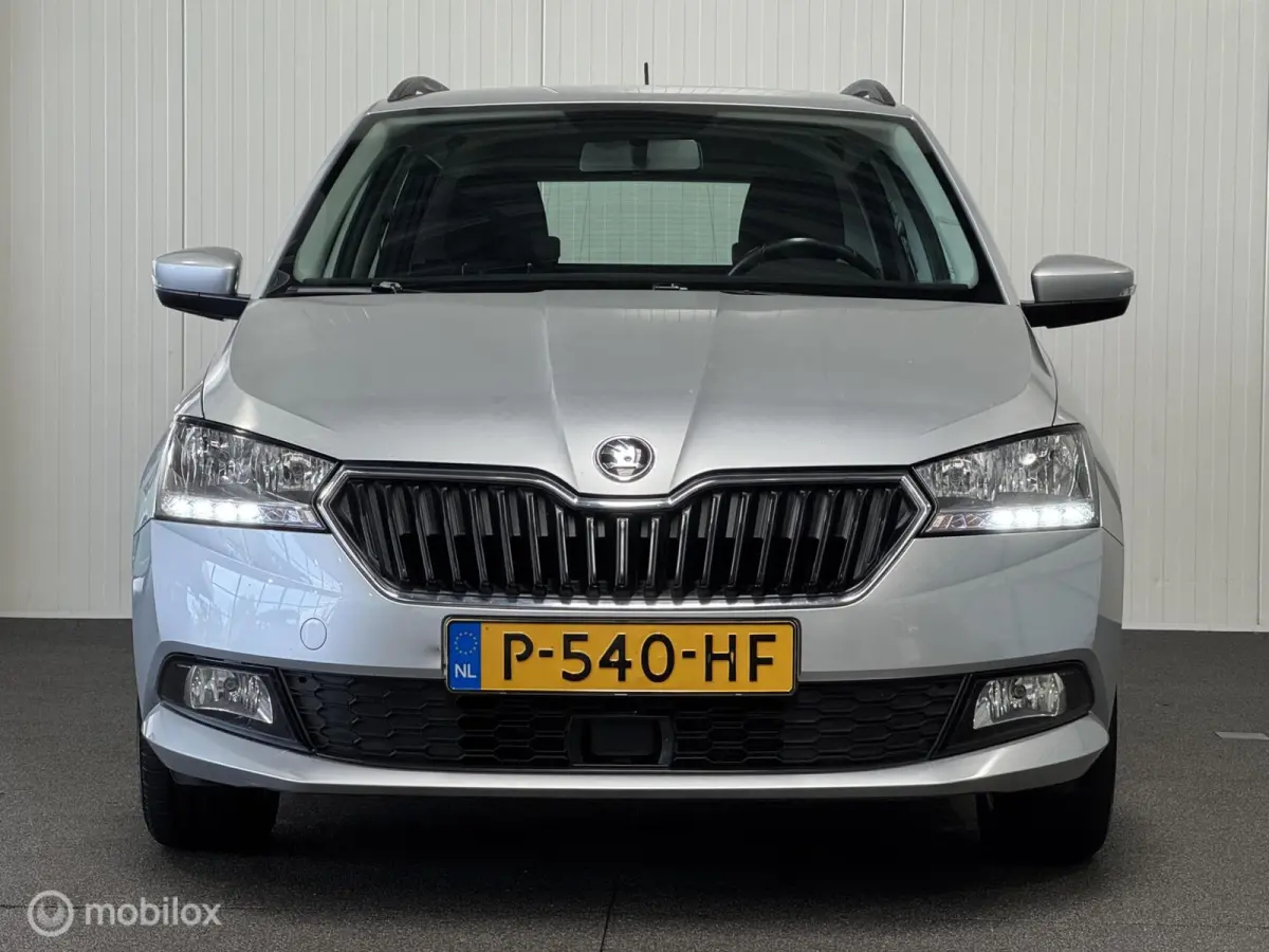1.0 TSI Ambition [ Carplay parkpilot cruise LM ]