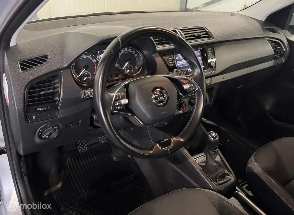 1.0 TSI Ambition [ Carplay parkpilot cruise LM ]