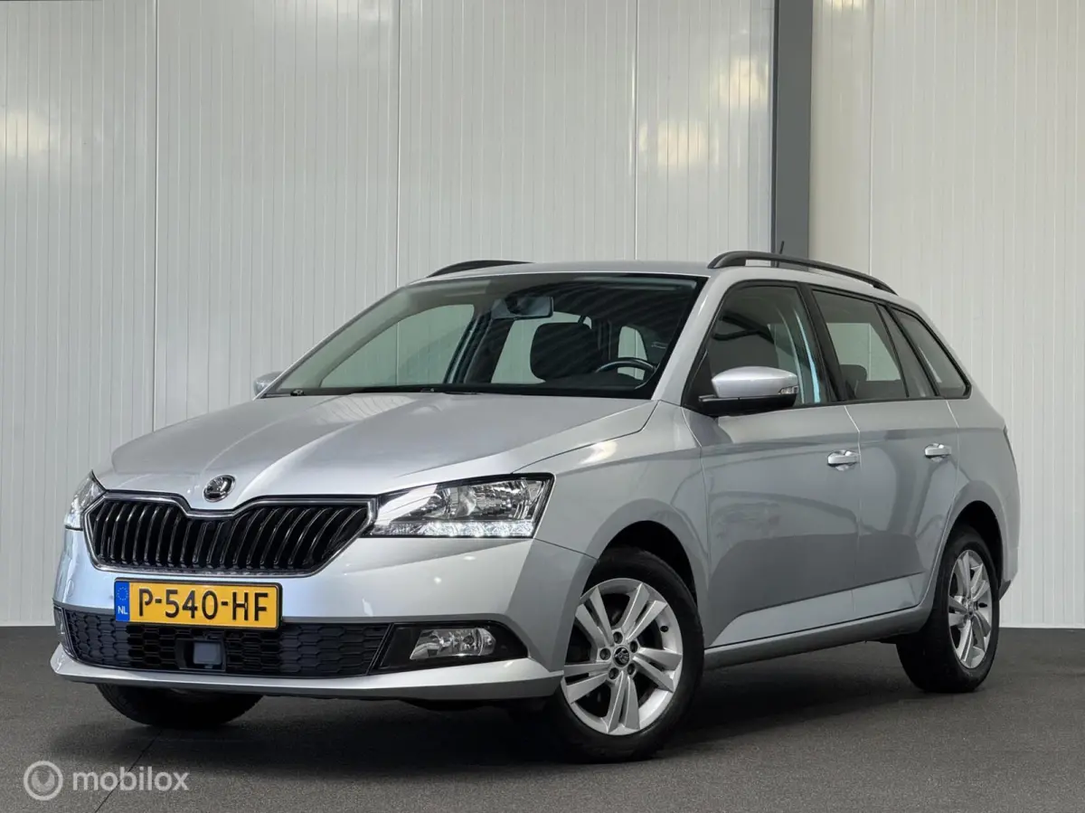1.0 TSI Ambition [ Carplay parkpilot cruise LM ]