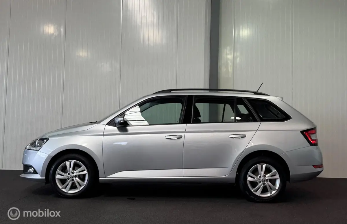 1.0 TSI Ambition [ Carplay parkpilot cruise LM ]
