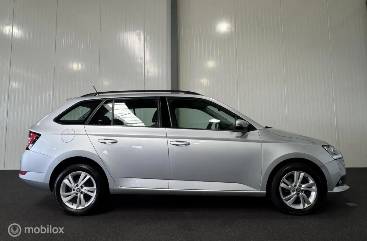 1.0 TSI Ambition [ Carplay parkpilot cruise LM ]