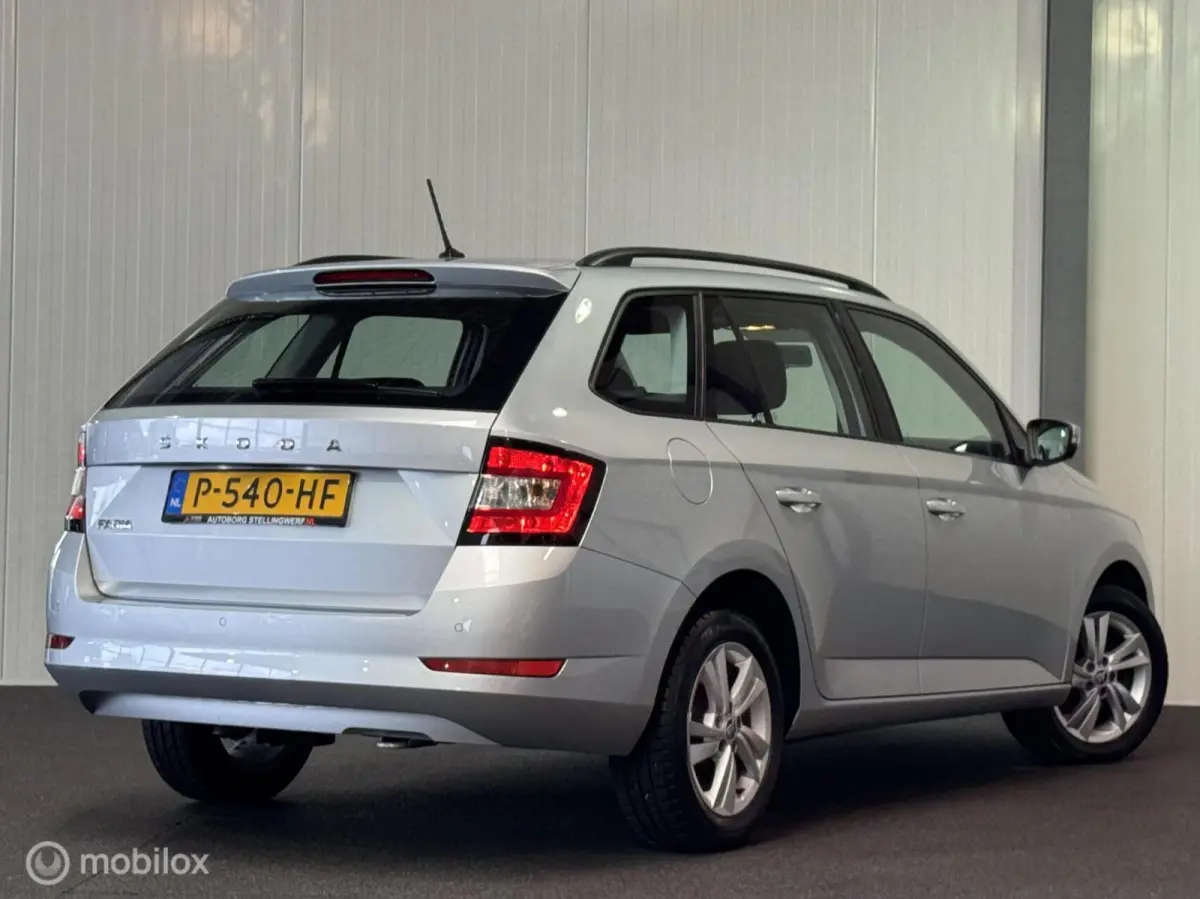 1.0 TSI Ambition [ Carplay parkpilot cruise LM ]