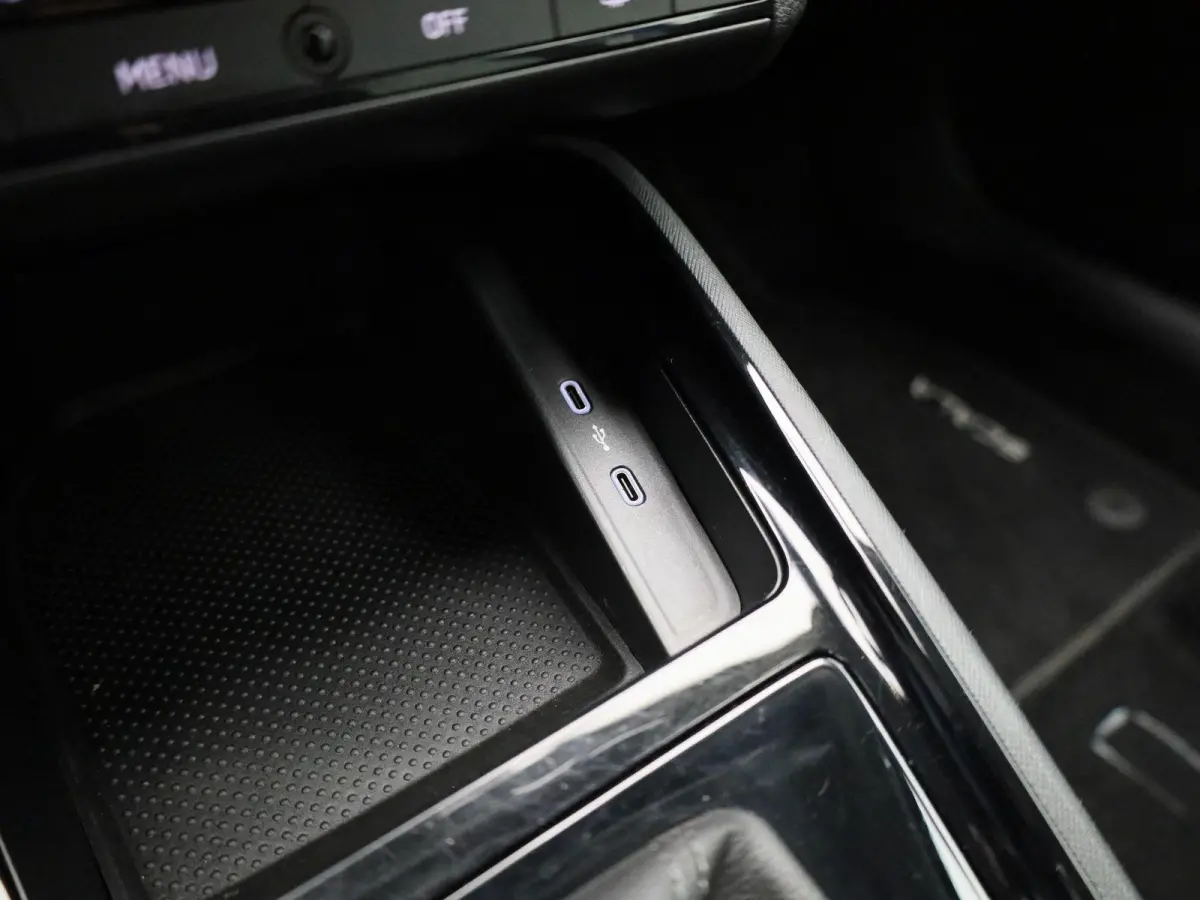 1.0 TSI Ambition | Apple Carplay / Android Auto | Airco | Radio |