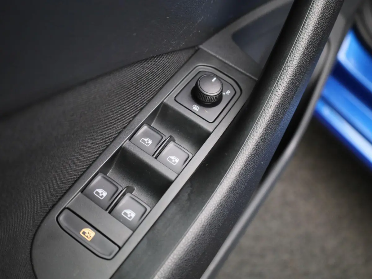 1.0 TSI Ambition | Apple Carplay / Android Auto | Airco | Radio |