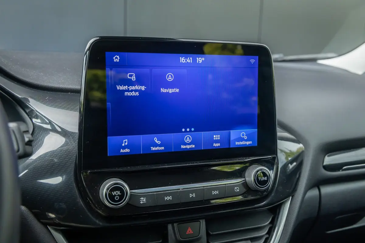 1.0 EcoBoost Titanium | Automaat | Automatisch inparkeren |  Privacy-glass | Verkeersbord herkenning | Apple Carplay / Android Auto | LED verlichting