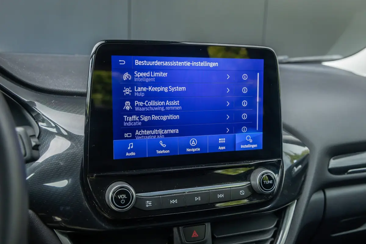 1.0 EcoBoost Titanium | Automaat | Automatisch inparkeren |  Privacy-glass | Verkeersbord herkenning | Apple Carplay / Android Auto | LED verlichting