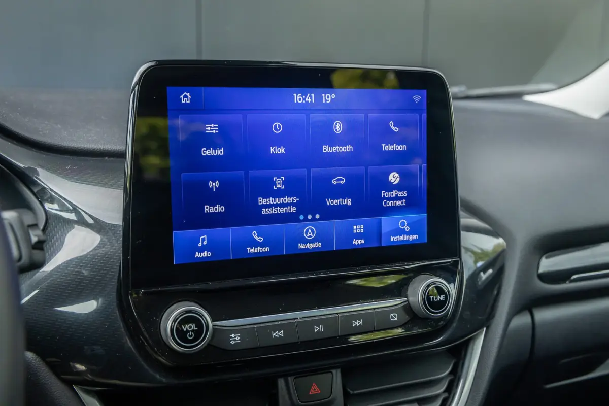 1.0 EcoBoost Titanium | Automaat | Automatisch inparkeren |  Privacy-glass | Verkeersbord herkenning | Apple Carplay / Android Auto | LED verlichting