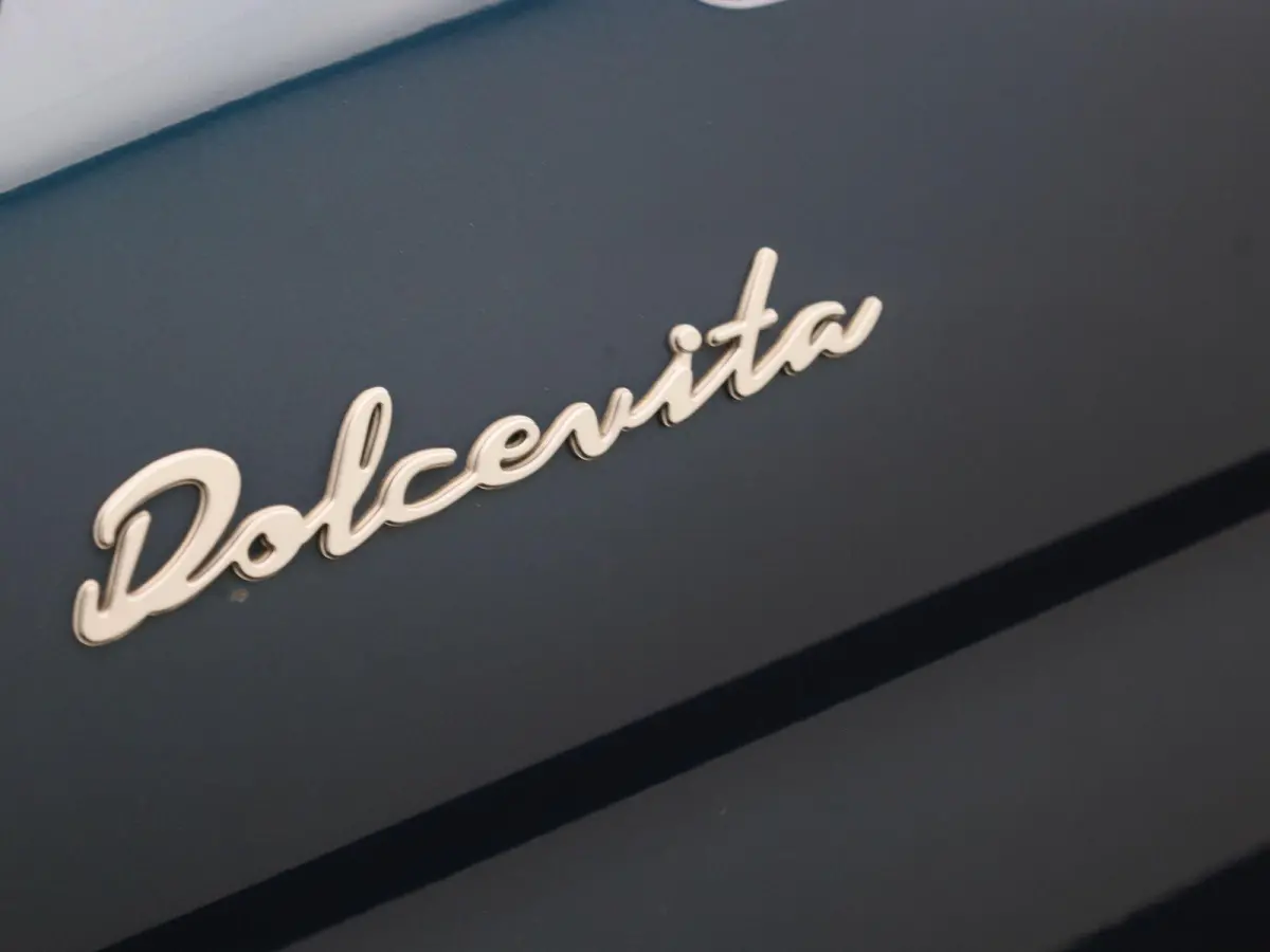 1.0 Hybrid Dolcevita | Cruise Control | DAB+ | Airconditioning | Elektr. verstelbare buitenspiegels |