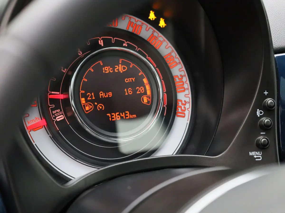 1.0 Hybrid Dolcevita | Cruise Control | DAB+ | Airconditioning | Elektr. verstelbare buitenspiegels |