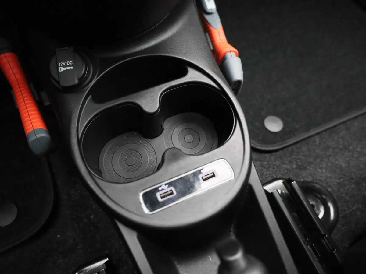 1.0 Hybrid Dolcevita | Cruise Control | DAB+ | Airconditioning | Elektr. verstelbare buitenspiegels |
