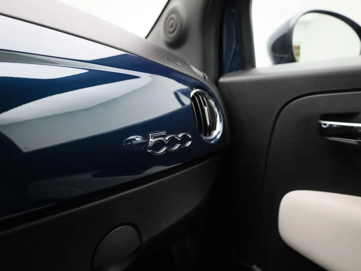 1.0 Hybrid Dolcevita | Cruise Control | DAB+ | Airconditioning | Elektr. verstelbare buitenspiegels |