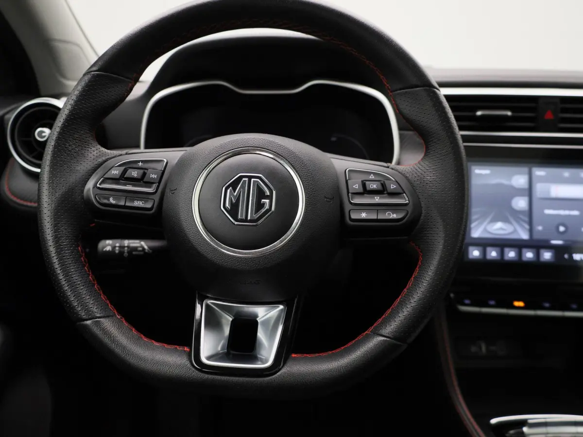 MG EV Standard Range Luxury 50 kWh | Apple carplay / Android | Parkeer camera | Lederen bekleding | Panorama dak