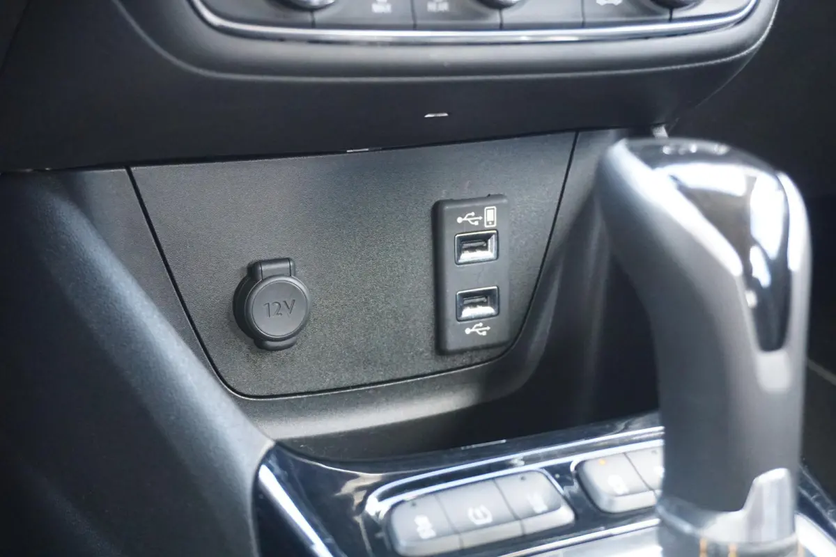1.2 Turbo Innovation *25.051 NAP* + TREKHAAK / NAVI / KEYLESS / SENSOREN / CARPLAY