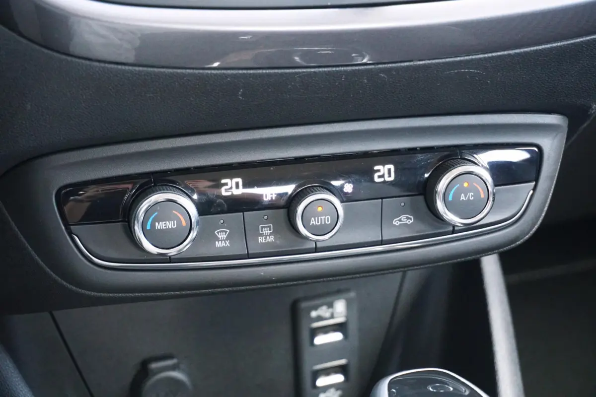 1.2 Turbo Innovation *25.051 NAP* + TREKHAAK / NAVI / KEYLESS / SENSOREN / CARPLAY