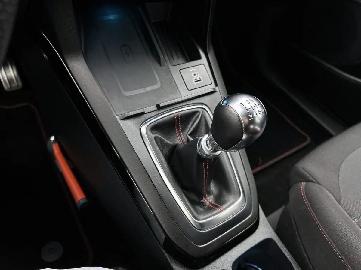 1.0 EcoBoost ST-Line | Stoel & Stuurverwarming | Keyless | LED | Privacy Glass |