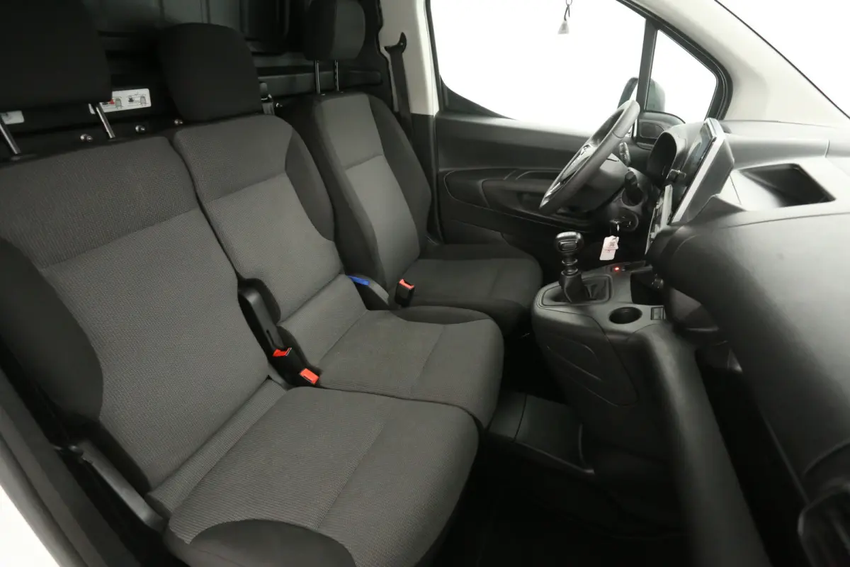 Cargo 1.5D 102PK | 3 Zits | Airco | Cruise | Carplay | Parkeersens.