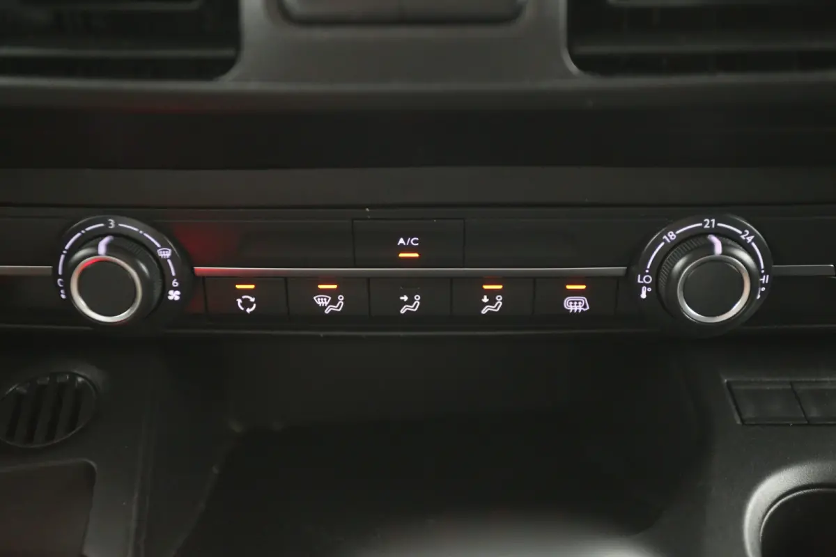 Cargo 1.5D 102PK | 3 Zits | Airco | Cruise | Carplay | Parkeersens.