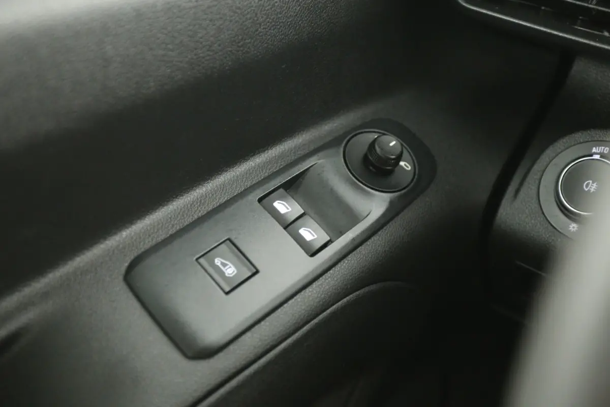 Cargo 1.5D 102PK | 3 Zits | Airco | Cruise | Carplay | Parkeersens.