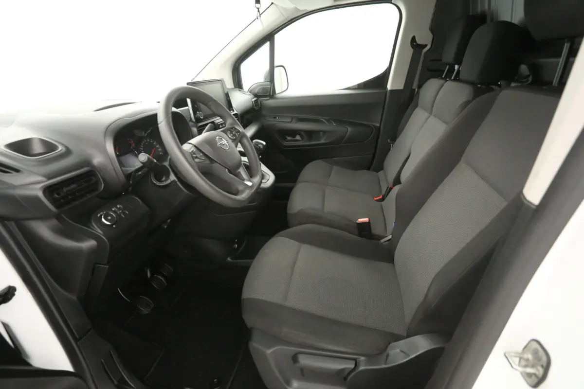 Cargo 1.5D 102PK | 3 Zits | Airco | Cruise | Carplay | Parkeersens.
