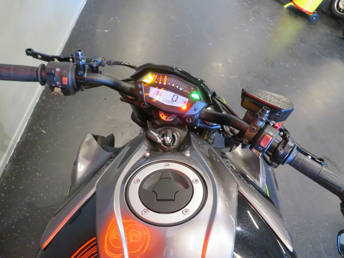 Z1000 1STE EIG. SHARK TOP!