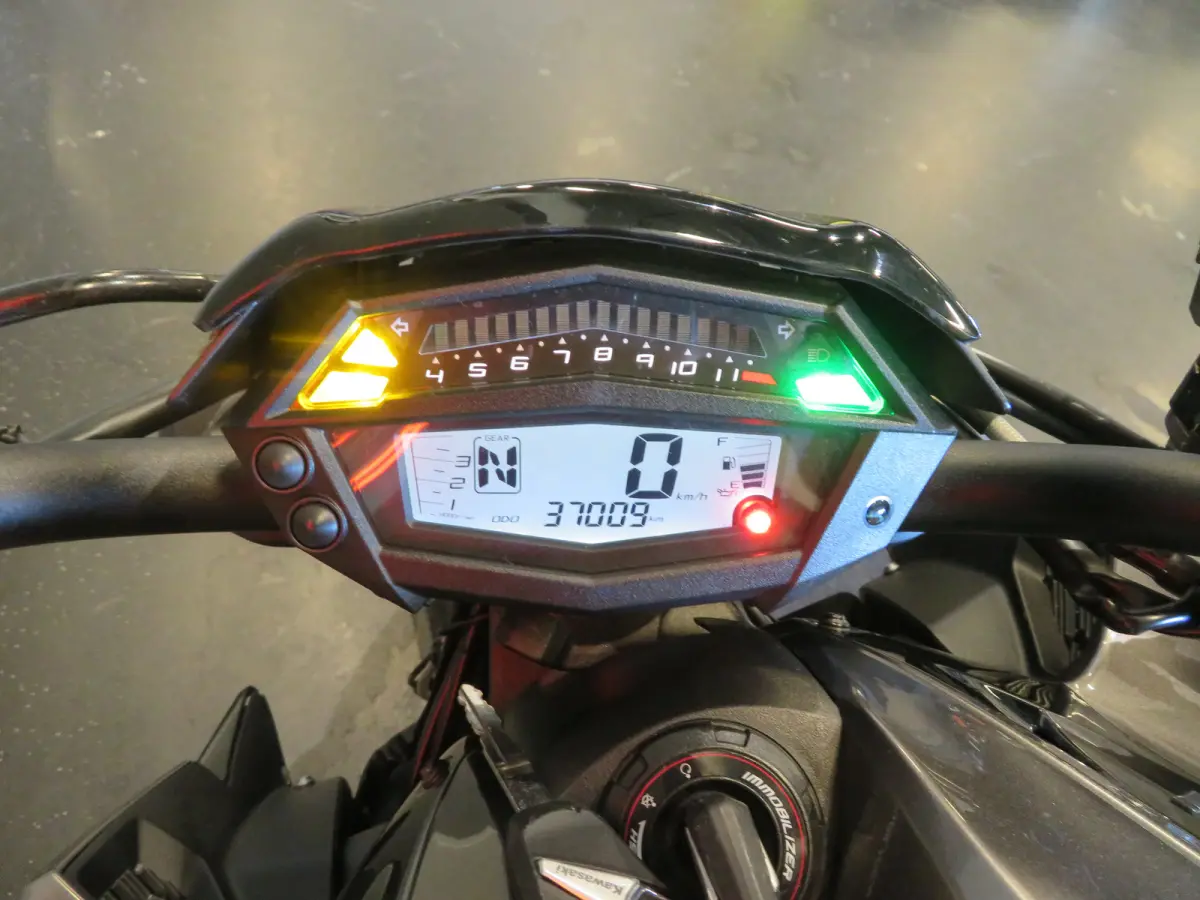 Z1000 1STE EIG. SHARK TOP!