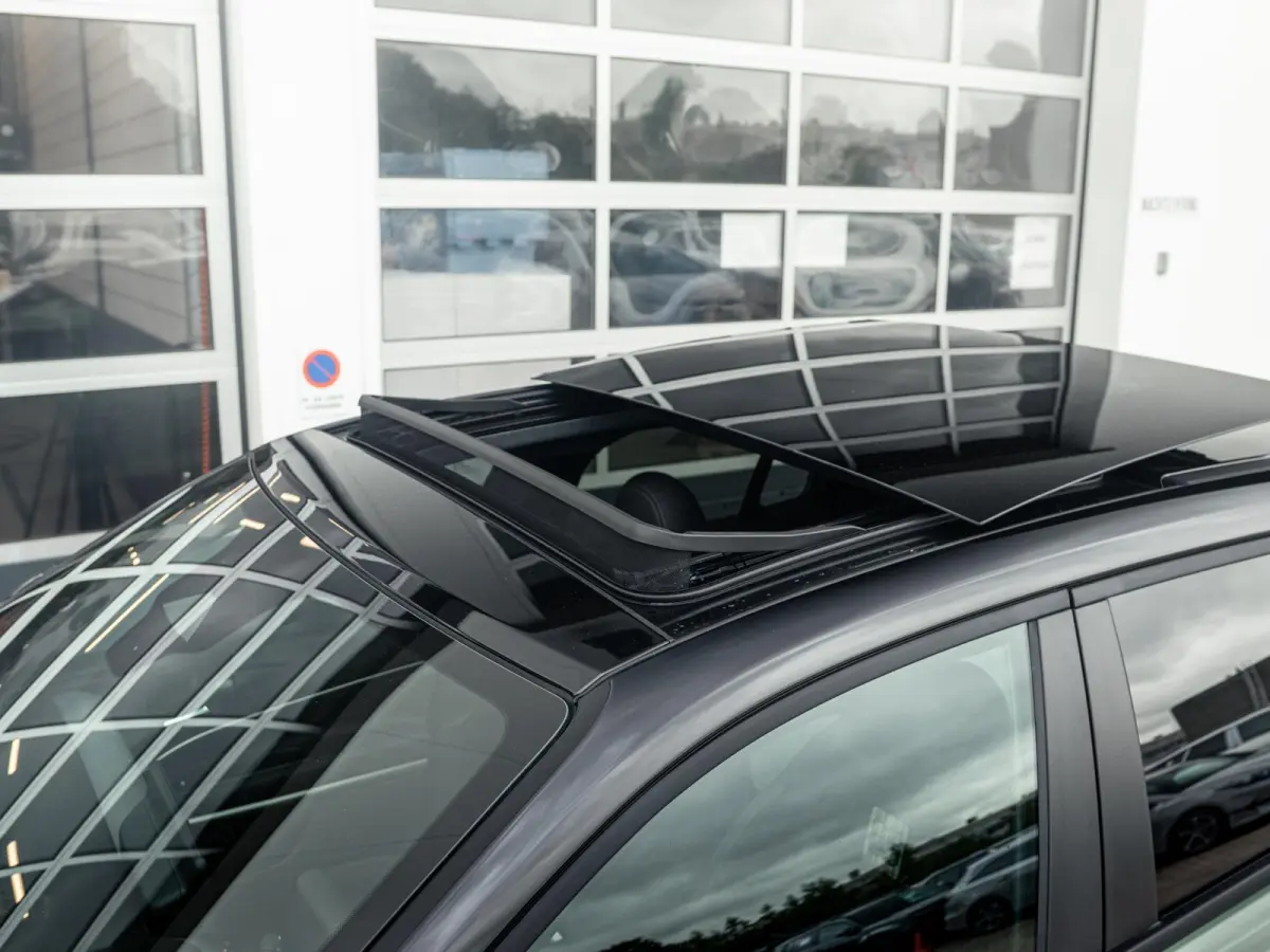 1.2 e-Hybrid 85th Anniversary | Schuif/Kanteldak | Winter Pack | Handsfree Achterklep | Adapt. Cruise | Convenience Pack | Bicolore