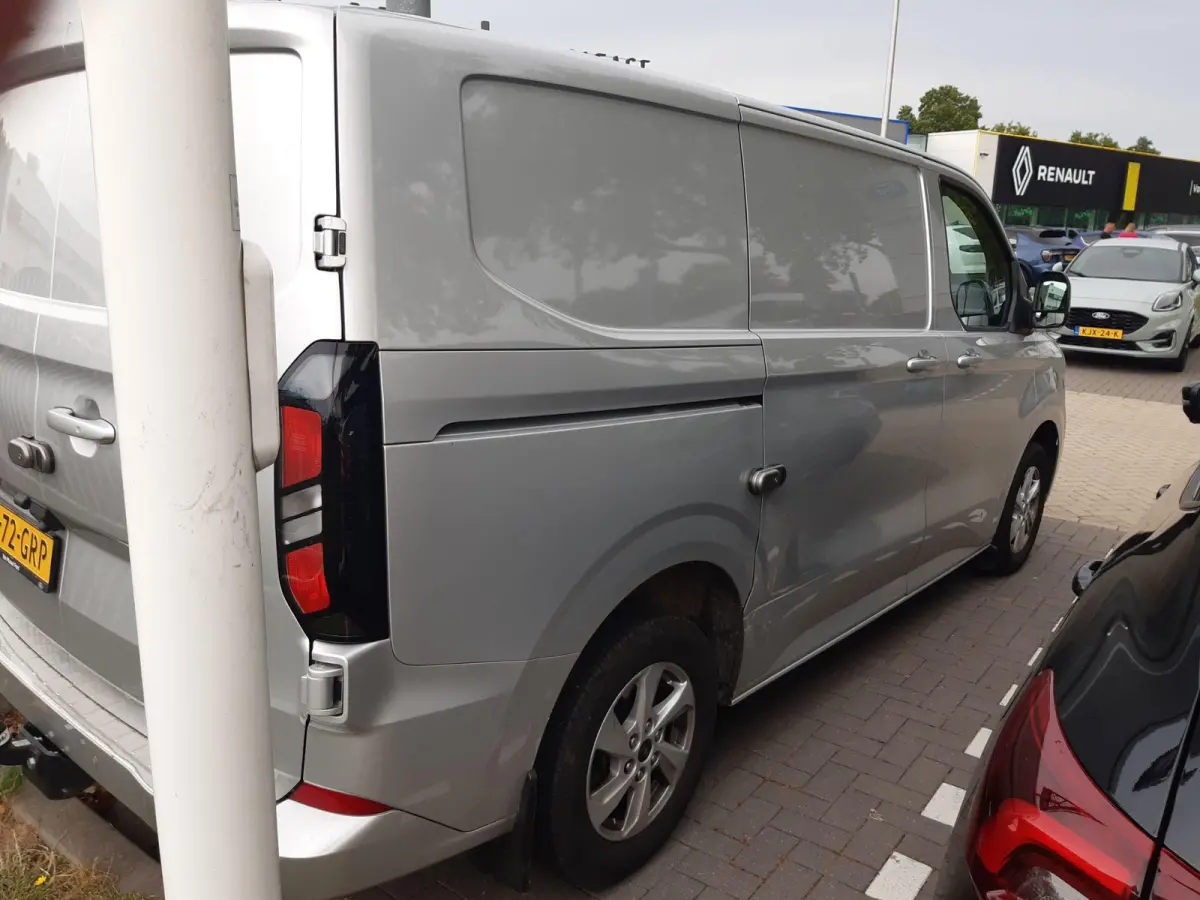 280 2.0 TDCI L1H1 Limited | 5 jaar Fabrieksgarantie! | Trekhaak | LED | Keyless | Stoelverwarming