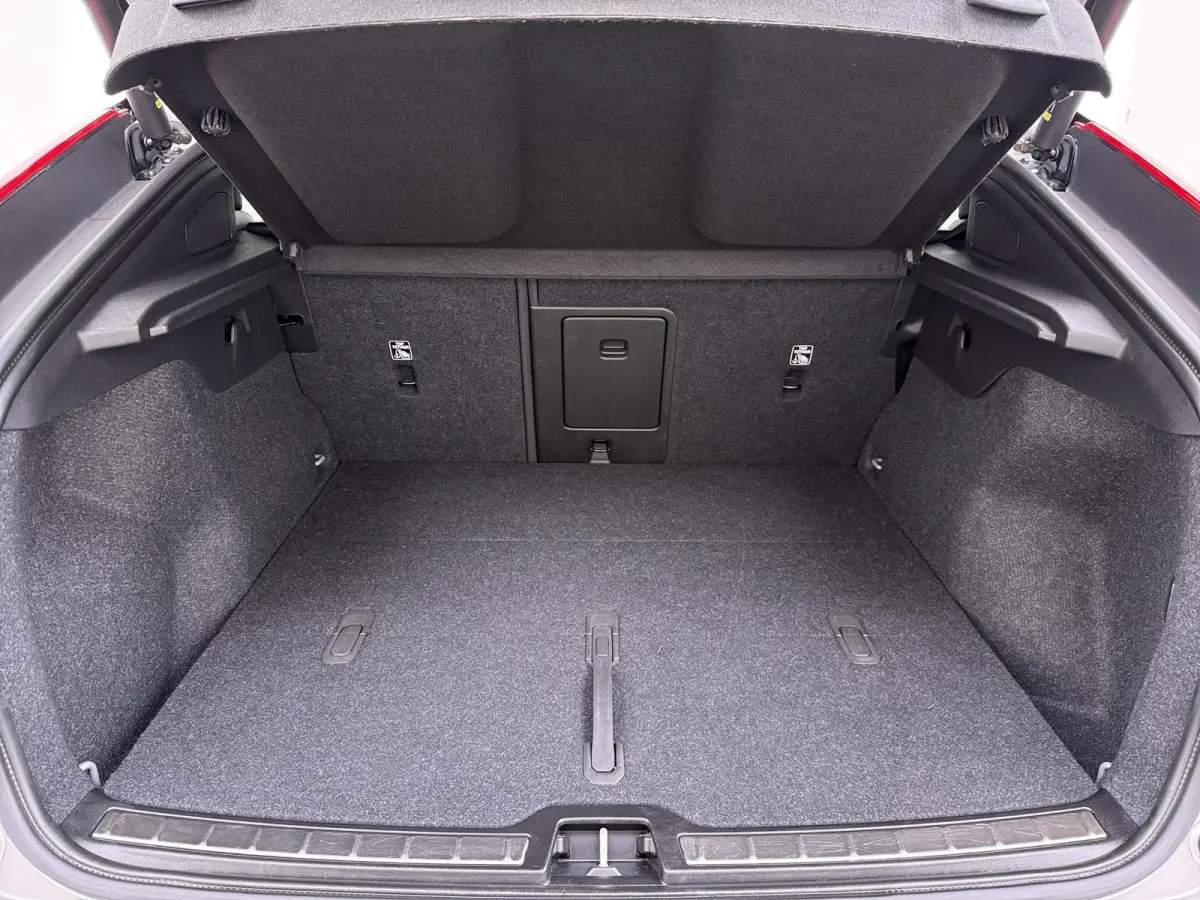 Recharge Twin Intro Edition 78 kWh 4WD VAN:36.900,- VOOR:32.440 ,- UW HERFSTVOORDEEL:4.460,-SOH:91%  | WARMTEPOMP | ORIGINEEL NEDERLANDSE AUTO | VOLLEDIG VOLVO DEALER-ONDERHOUDEN | ELEKTRISC