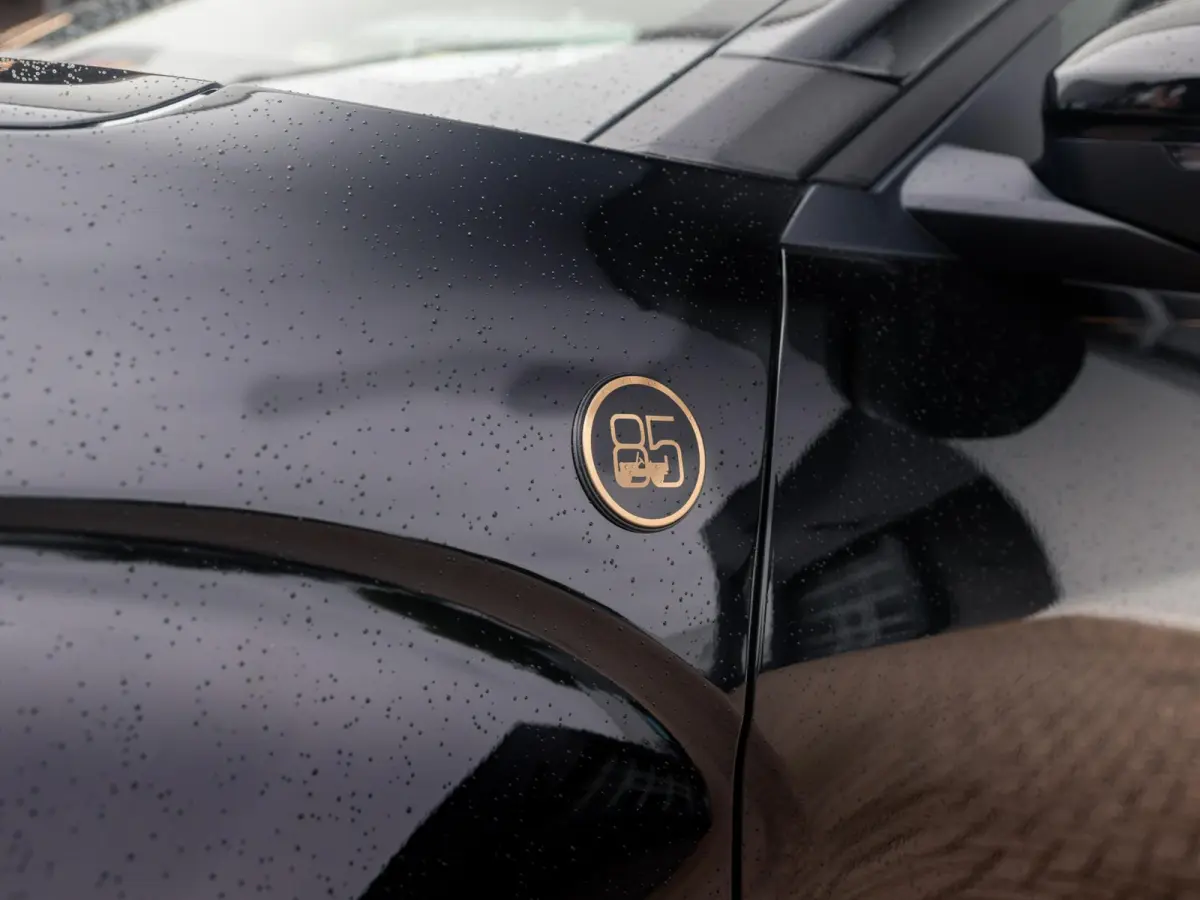 85th Anniversary 54 kWh | Schuif/Kanteldak | Adapt. Cruise | Winter Pack | Warmtepomp | Handsfree Achterklep | Convenience Pack