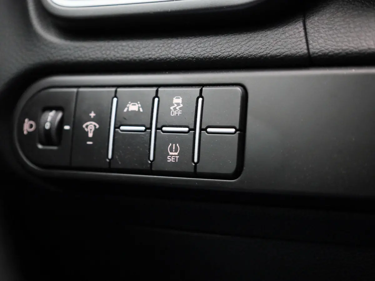1.0 T-GDi DynamicLine | Apple Carplay / Android Auto | Achteruitrijcamera | Parkeersensoren | Trekhaak |