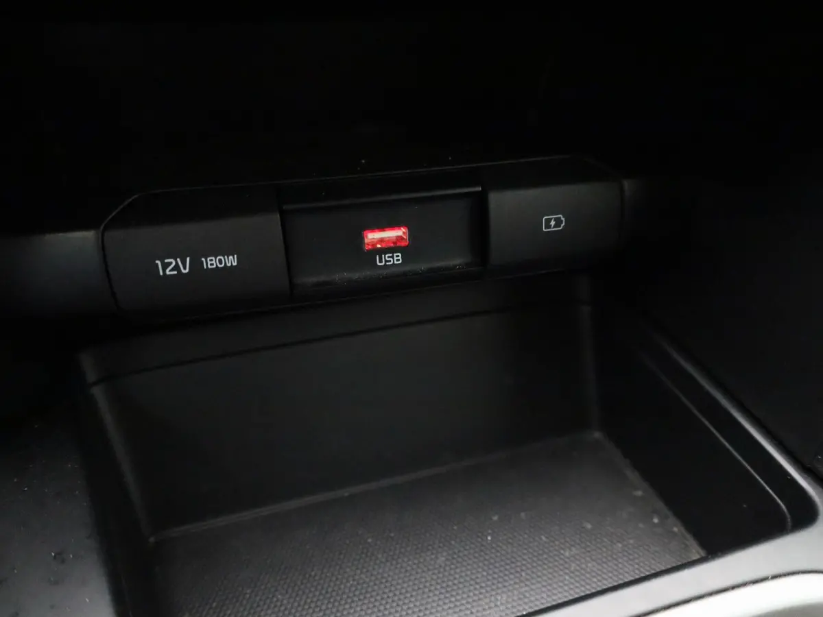 1.0 T-GDi DynamicLine | Apple Carplay / Android Auto | Achteruitrijcamera | Parkeersensoren | Trekhaak |