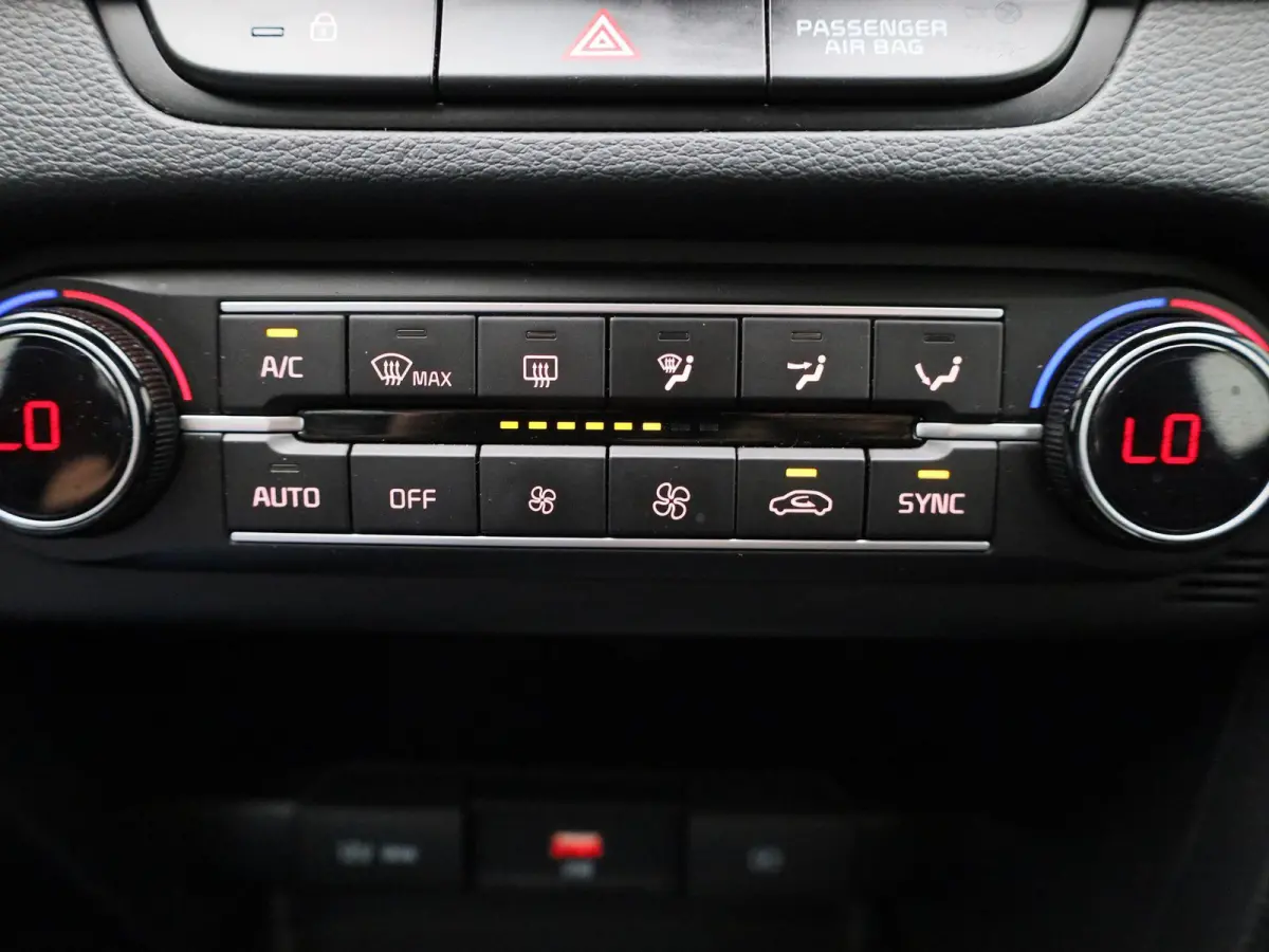 1.0 T-GDi DynamicLine | Apple Carplay / Android Auto | Achteruitrijcamera | Parkeersensoren | Trekhaak |