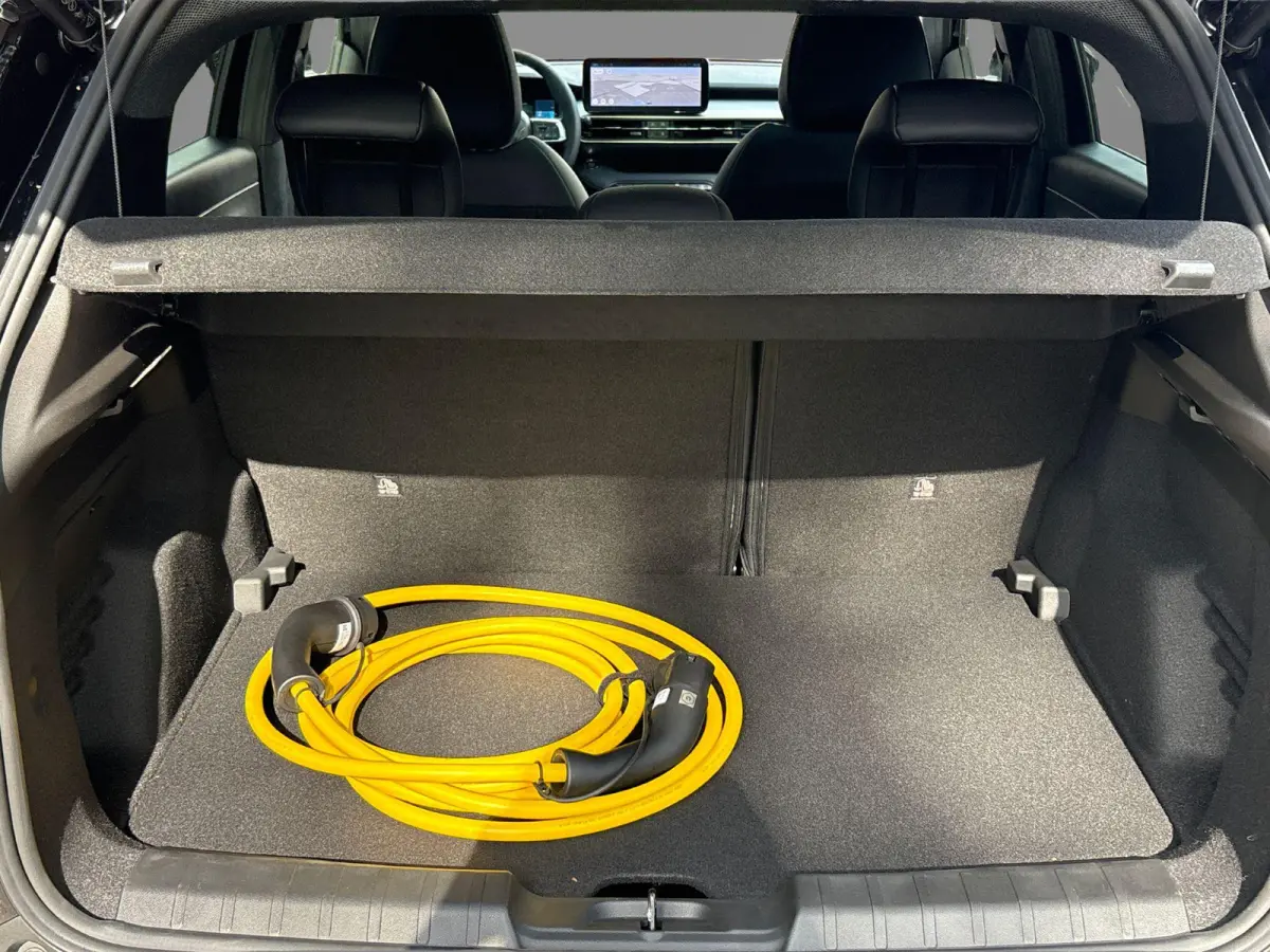 Summit 54 kWh MY'27 | Apple Carplay/ Android Auto | Stoelverwarming | Elektrisch Schuif/kanteldak | LMV 18" |