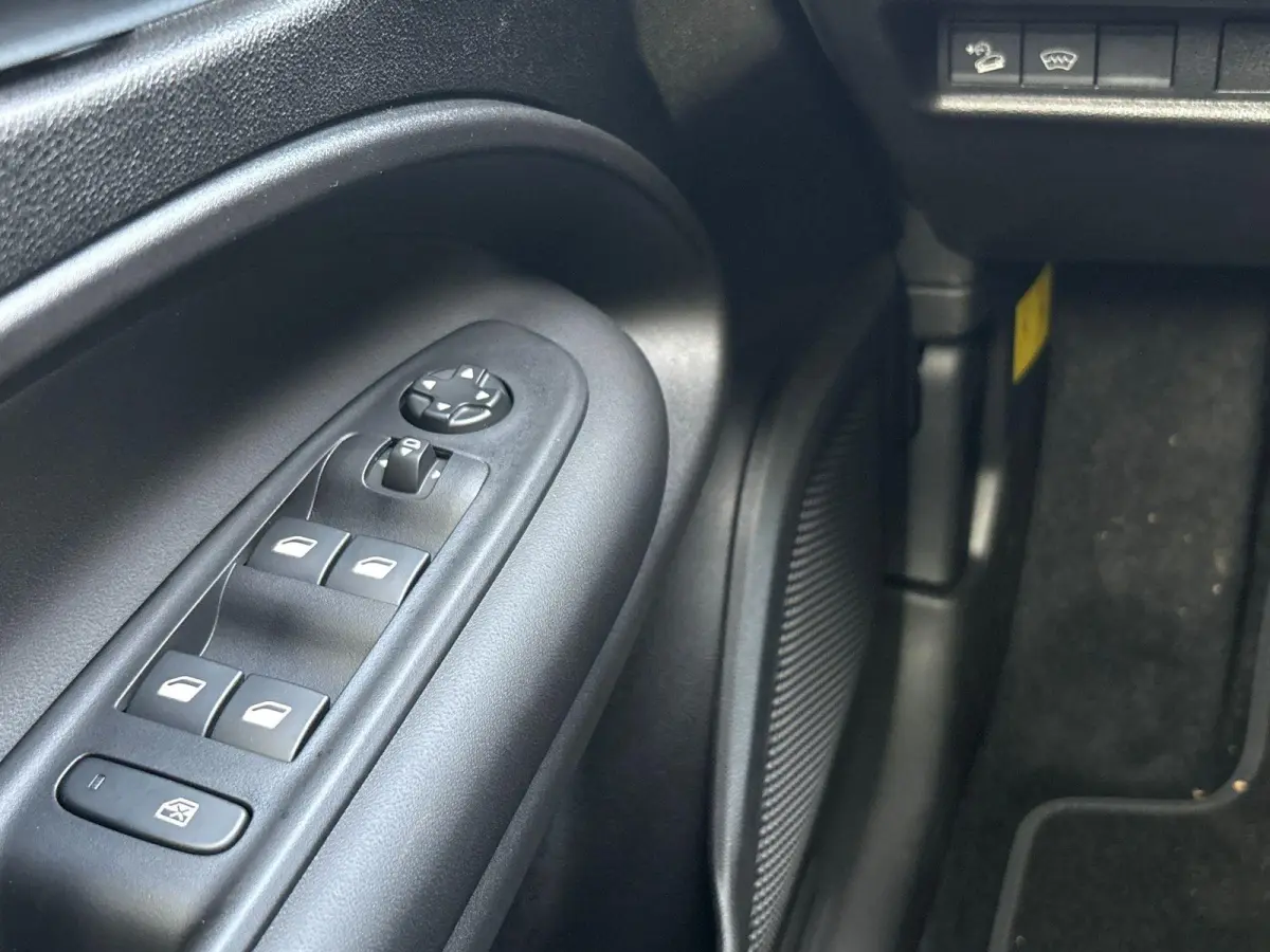 Summit 54 kWh MY'27 | Apple Carplay/ Android Auto | Stoelverwarming | Elektrisch Schuif/kanteldak | LMV 18" |