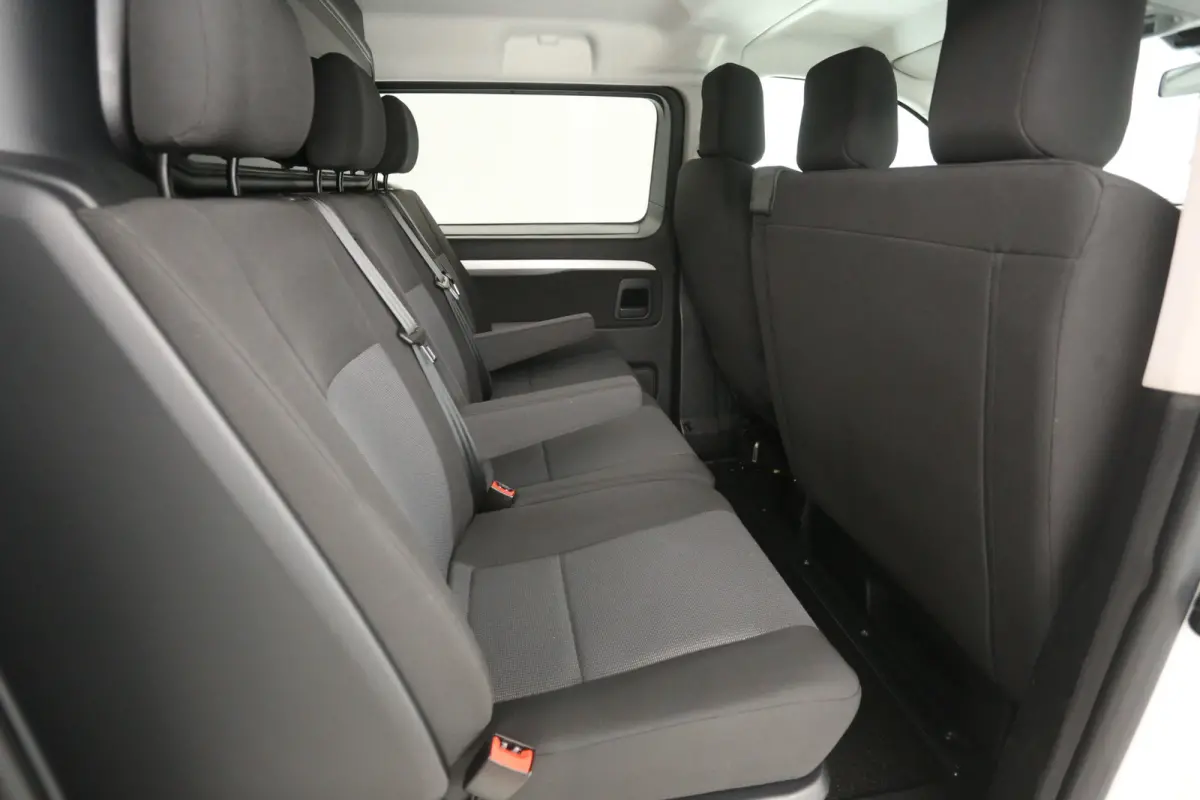 2.0 D-4D Navigator Long L3H1 | DC | 6 Zits | Airco | Cruise | Trekhaak | Parkeersens.