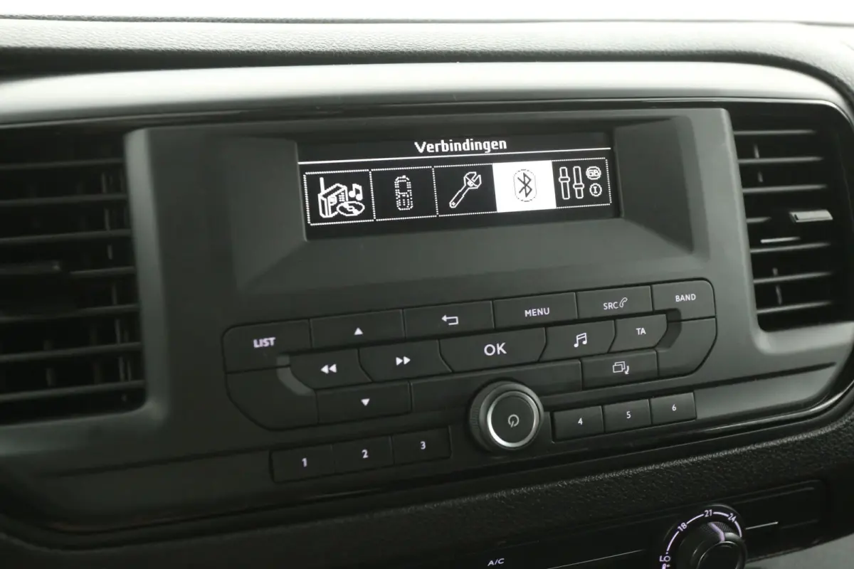 2.0 D-4D Navigator Long L3H1 | DC | 6 Zits | Airco | Cruise | Trekhaak | Parkeersens.