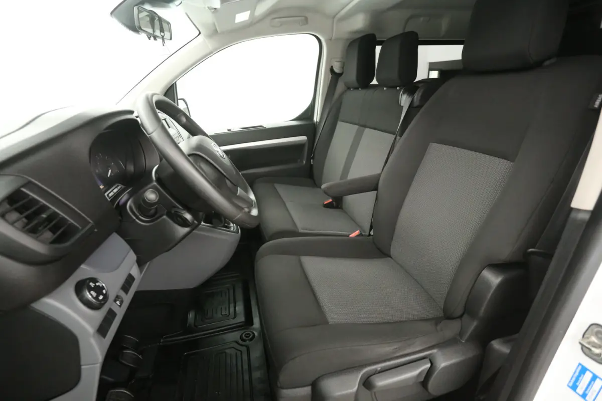 2.0 D-4D Navigator Long L3H1 | DC | 6 Zits | Airco | Cruise | Trekhaak | Parkeersens.