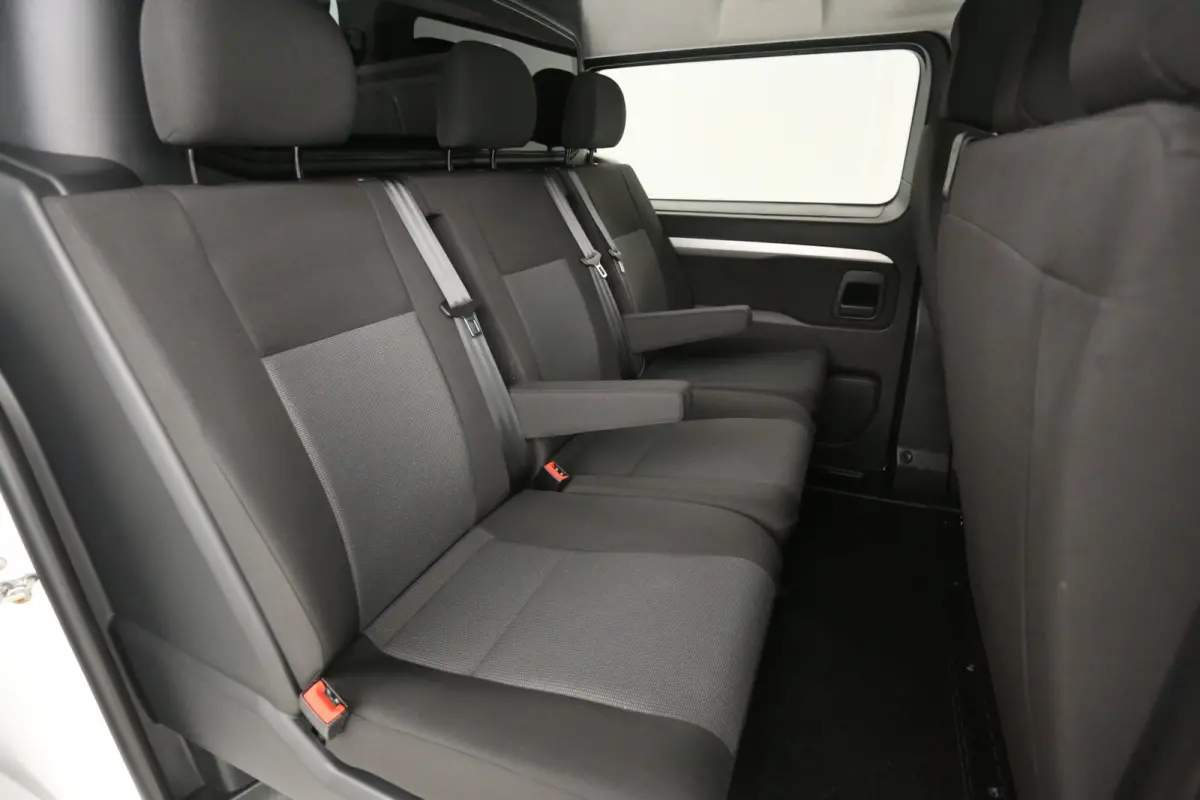 2.0 D-4D Navigator Long L3H1 | DC | 6 Zits | Airco | Cruise | Trekhaak | Parkeersens.