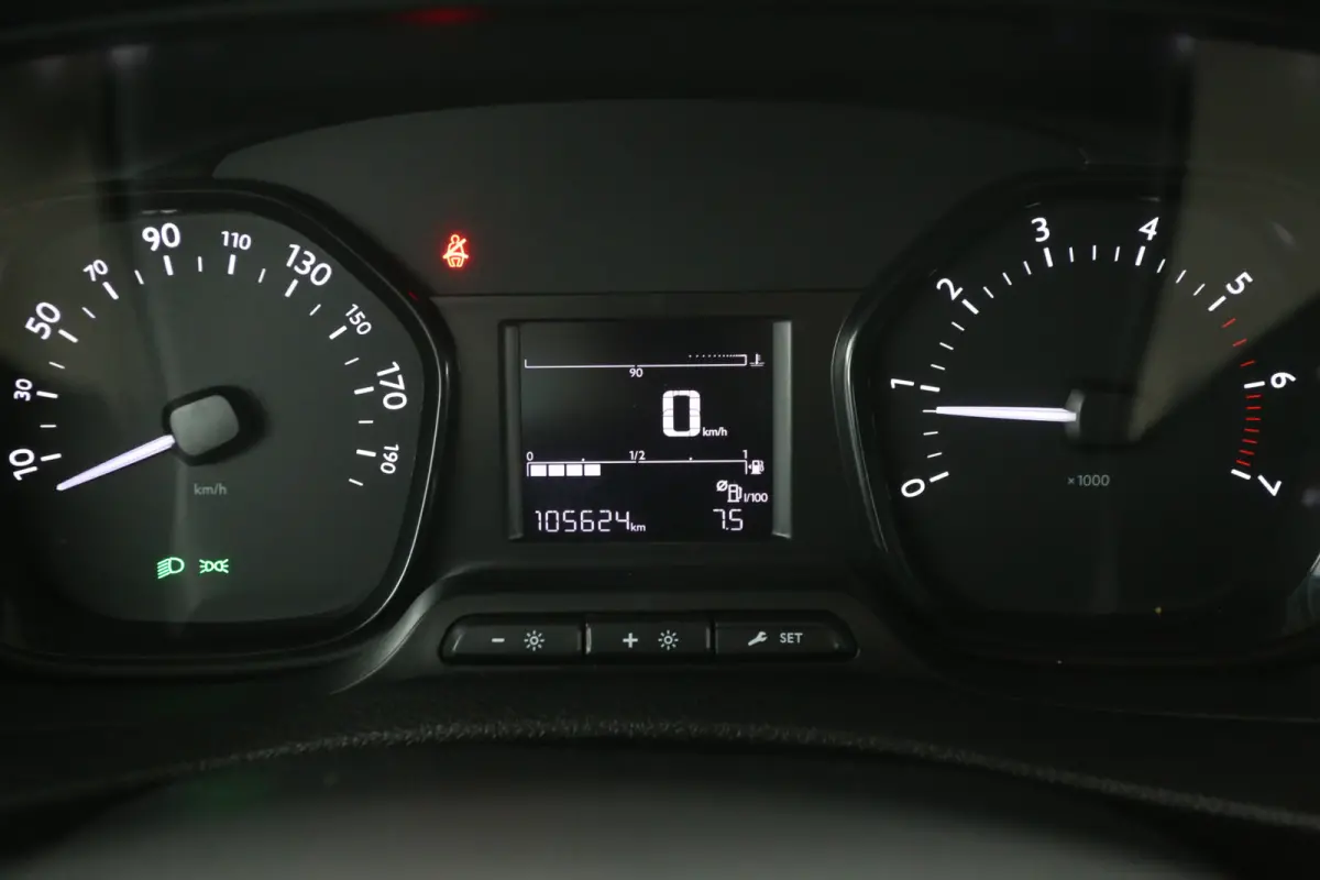 2.0 D-4D Navigator Long L3H1 | DC | 6 Zits | Airco | Cruise | Trekhaak | Parkeersens.