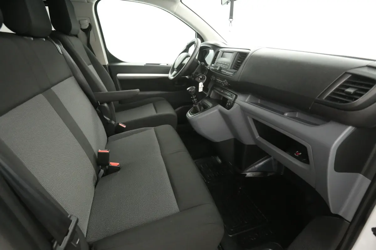 2.0 D-4D Navigator Long L3H1 | DC | 6 Zits | Airco | Cruise | Trekhaak | Parkeersens.