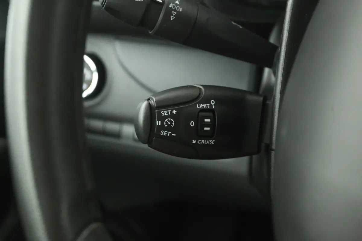 2.0 D-4D Navigator Long L3H1 | DC | 6 Zits | Airco | Cruise | Trekhaak | Parkeersens.