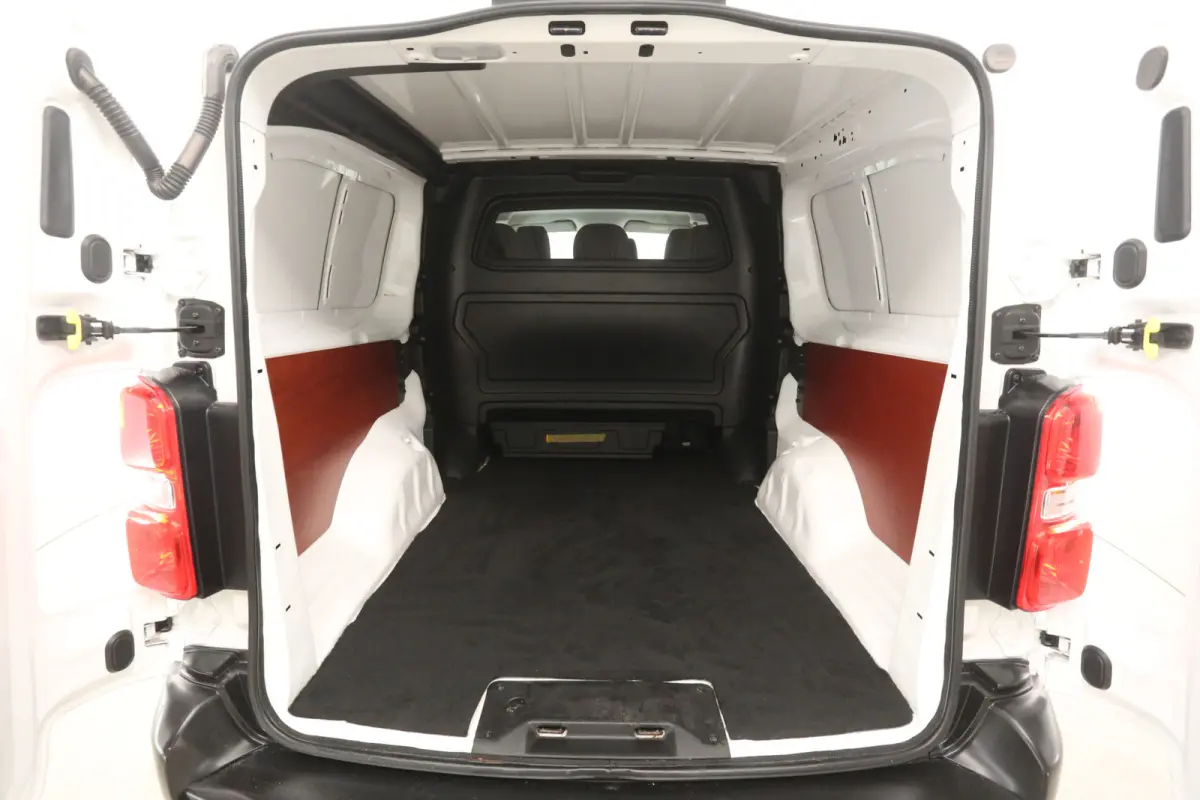 2.0 D-4D Navigator Long L3H1 | DC | 6 Zits | Airco | Cruise | Trekhaak | Parkeersens.