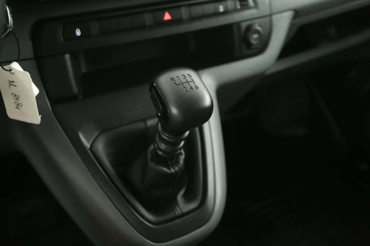 2.0 D-4D Navigator Long L3H1 | DC | 6 Zits | Airco | Cruise | Trekhaak | Parkeersens.