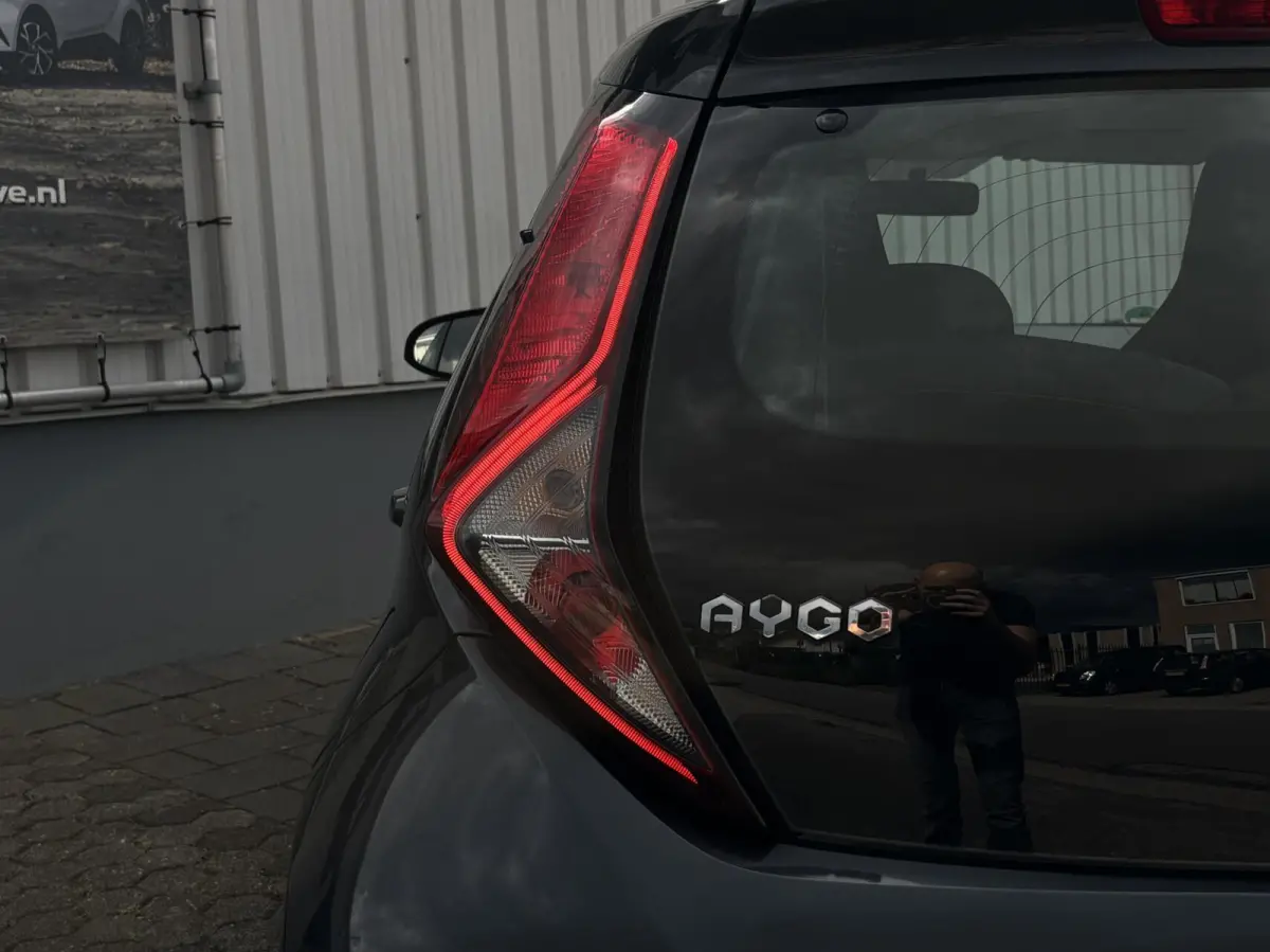 1.0 VVT-i x-joy | 15'' velgen | Camera | Carplay