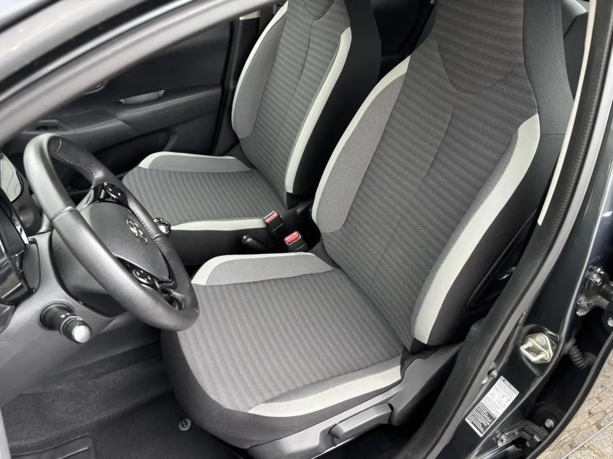 1.0 VVT-i x-joy | 15'' velgen | Camera | Carplay