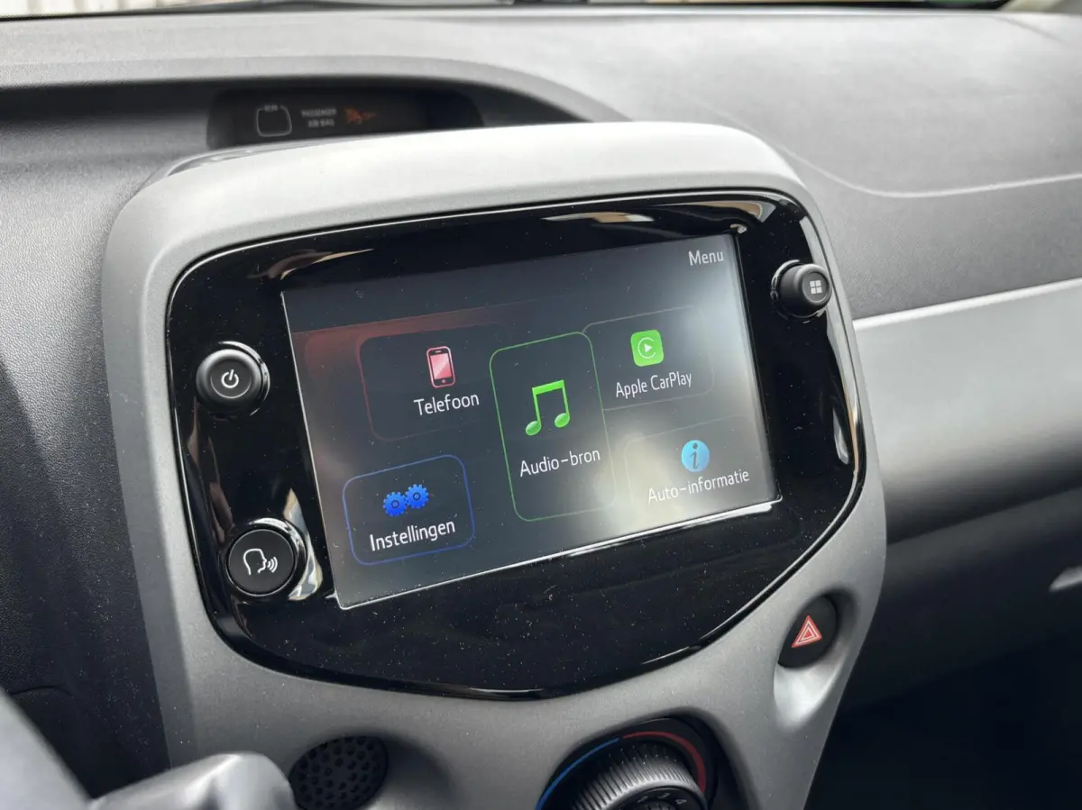 1.0 VVT-i x-joy | 15'' velgen | Camera | Carplay