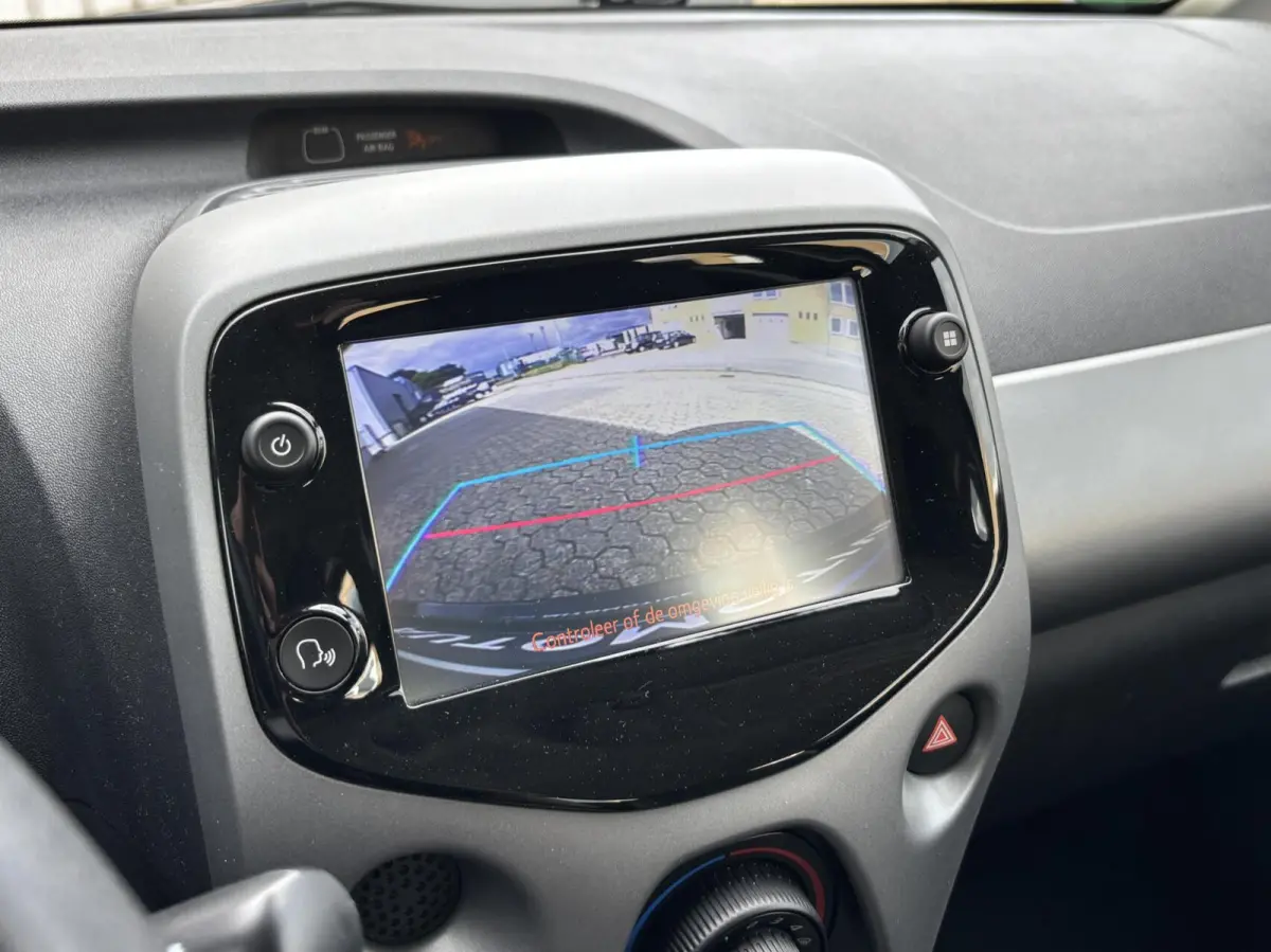 1.0 VVT-i x-joy | 15'' velgen | Camera | Carplay