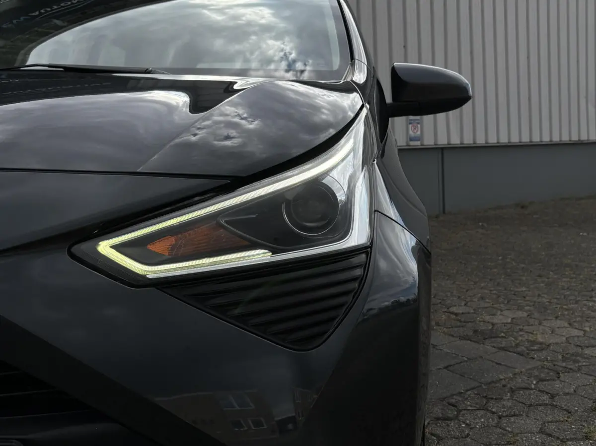 1.0 VVT-i x-joy | 15'' velgen | Camera | Carplay