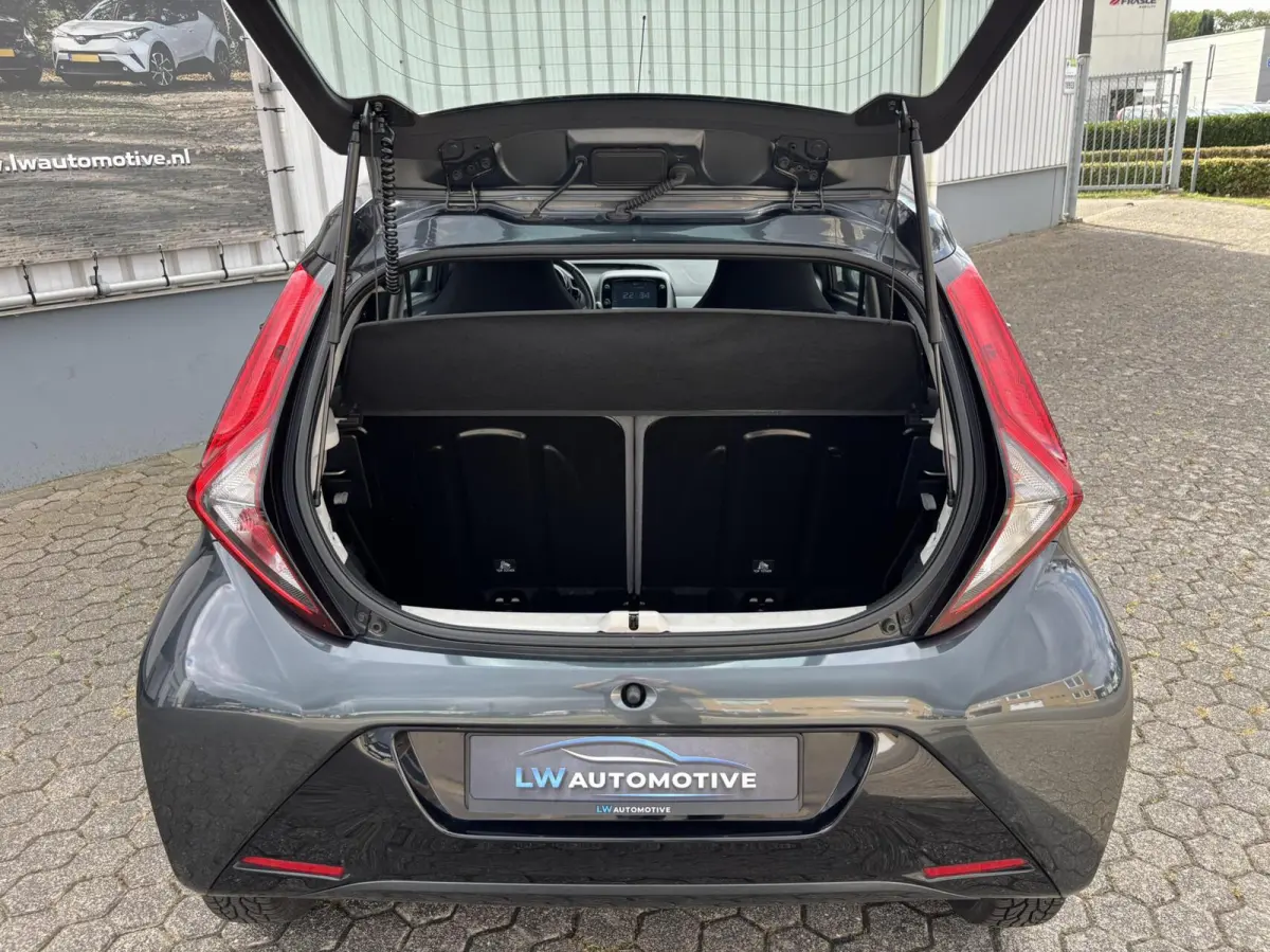 1.0 VVT-i x-joy | 15'' velgen | Camera | Carplay